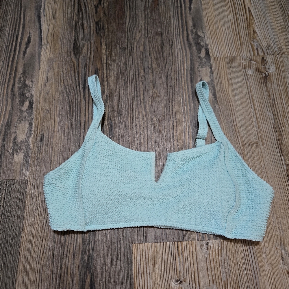 SHEIN Sm Textured Bikini Top